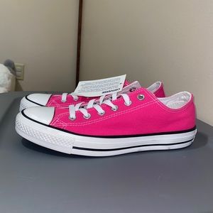 NEW pink converse